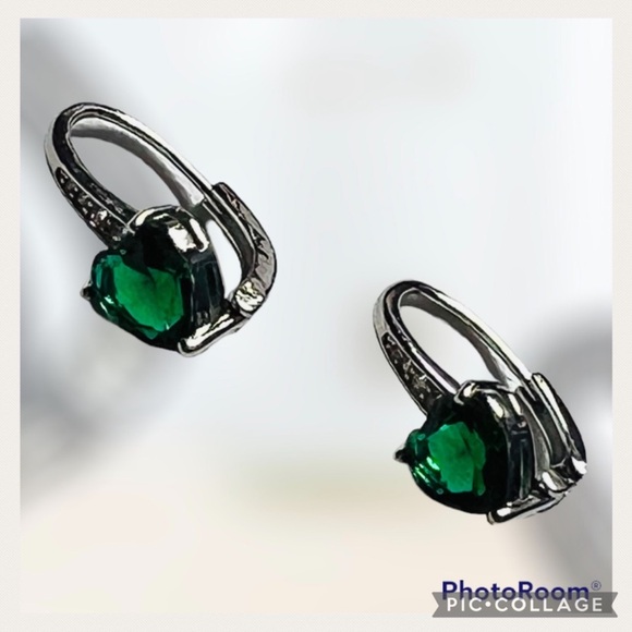 NEW 925 Green Heart Shaped Sterling Silver Rhinestone Earrings - Picture 8 of 9